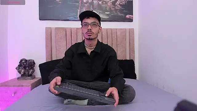 Snapshot of Timothe_Evans chatting on October 30, 2025, 7:47 pm Timothe Evans online show from October 30, 2025, 7:47 pm