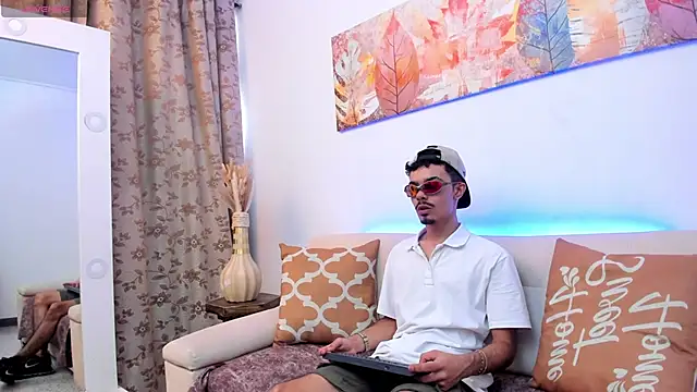 Snapshot of Timothe_Evans chatting on November 7, 2025, 7:36 pm Timothe Evans online show from November 7, 2025, 7:36 pm