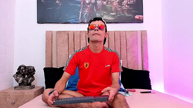 Snapshot of Timothe_Evans chatting on November 12, 2025, 7:35 pm Timothe Evans online show from November 12, 2025, 7:35 pm