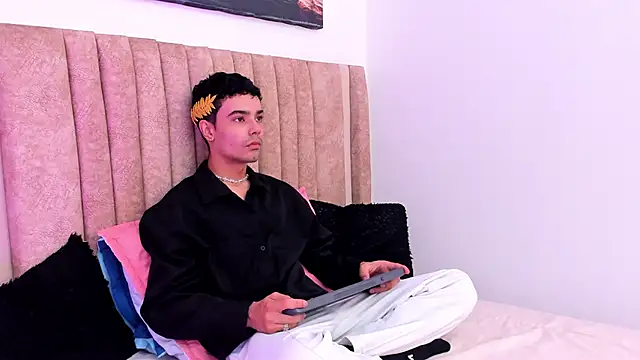 Snapshot of Timothe_Evans chatting on November 14, 2025, 8:07 pm Timothe Evans online show from November 14, 2025, 8:07 pm