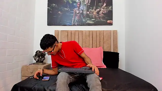 Snapshot of Timothe_Evans chatting on November 19, 2025, 7:58 pm Timothe Evans online show from November 19, 2025, 7:58 pm