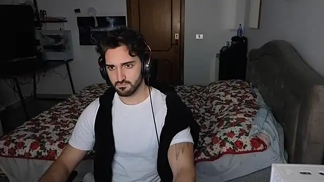 Snapshot of Al3xox02 chatting on January 12, 2026, 12:49 am Al3xox02 online show from January 12, 2026, 12:49 am