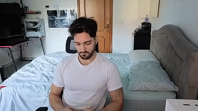 Snapshot of Al3xox02 chatting on January 12, 2026, 12:54 pm Al3xox02 online show from January 12, 2026, 12:54 pm