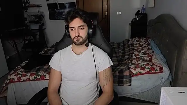 Snapshot of Al3xox02 chatting on January 13, 2026, 10:48 pm Al3xox02 online show from January 13, 2026, 10:48 pm