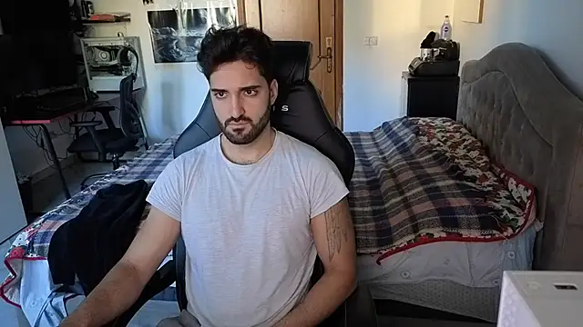 Snapshot of Al3xox02 chatting on January 14, 2026, 11:38 am Al3xox02 online show from January 14, 2026, 11:38 am