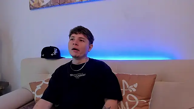 Leoo Miller online show from October 24, 2025, 7:54 pm