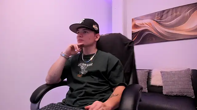 Leoo Miller online show from November 14, 2025, 11:02 pm