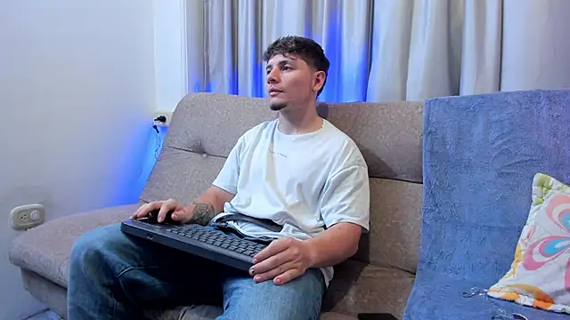 Leoo Miller online show from February 28, 2026, 4:24 am