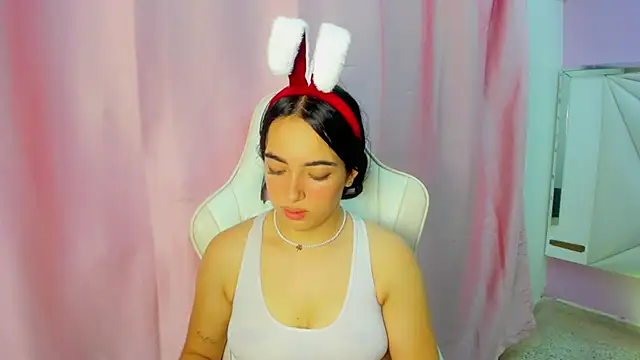 Snapshot of cielooo_ chatting on December 16, 2025, 8:25 pm cielooo online show from December 16, 2025, 8:25 pm