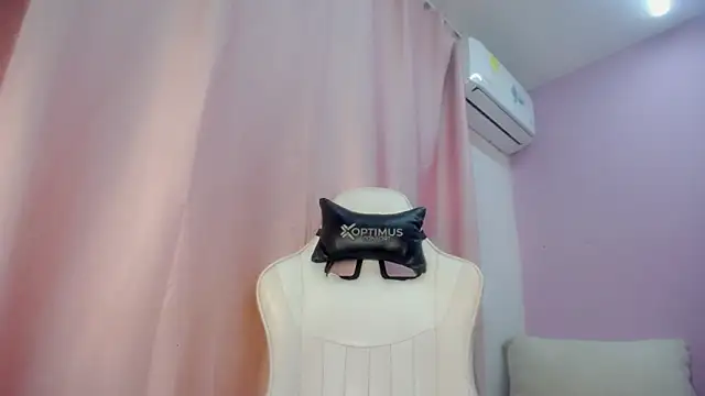 cielooo  online show from April 9, 2026, 4:23 am