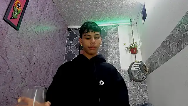 sexyboys cutex18 online show from February 10, 2026, 9:08 pm