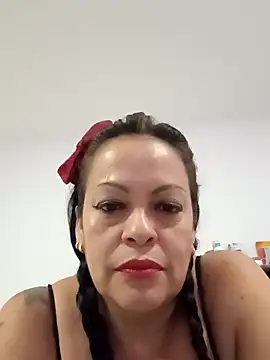 Snapshot of Lucia-Naughty chatting on October 12, 2025, 10:31 pm Lucia-Naughty online show from October 12, 2025, 10:31 pm