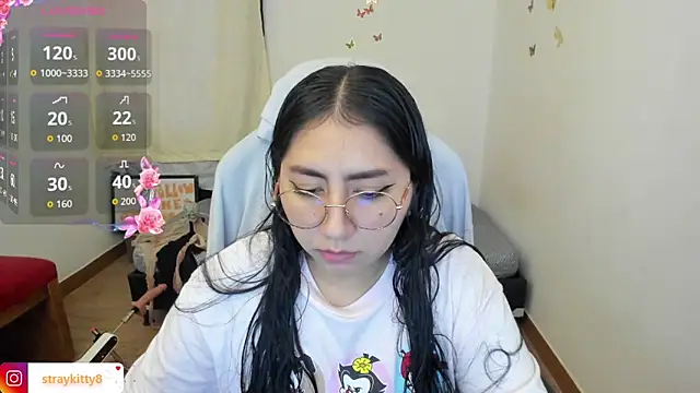 Snapshot of LoveLyy- chatting on November 9, 2025, 4:49 pm LoveLyy- online show from November 9, 2025, 4:49 pm