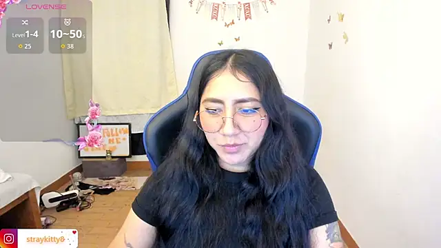 LoveLyy- online show from June 23, 2026, 3:26 am