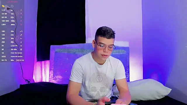 Snapshot of alex_boyy chatting on October 14, 2025, 8:48 am alex boyy online show from October 14, 2025, 8:48 am