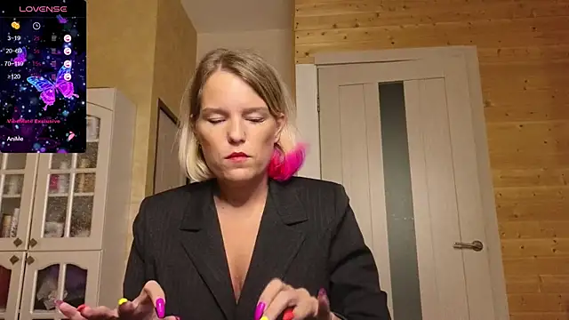 Lady Shine online show from October 8, 2025, 9:23 pm