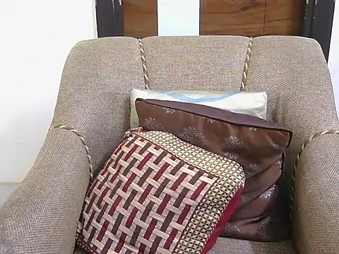 cute zaraa online show from December 15, 2025, 4:28 am