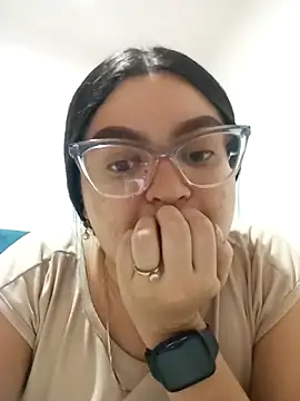 Mia glow  online show from October 15, 2025, 5:57 pm