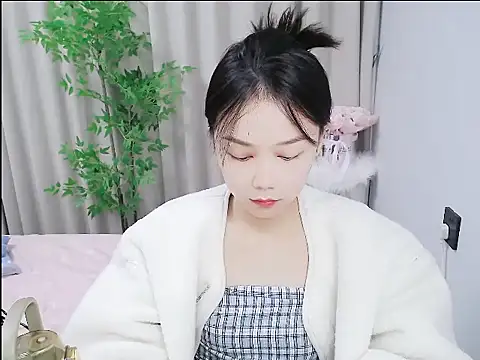 mili0923 online show from October 21, 2025, 2:12 am