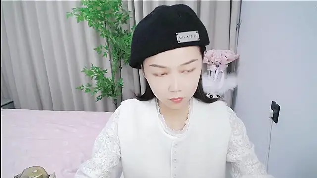 mili0923 online show from October 28, 2025, 1:20 am