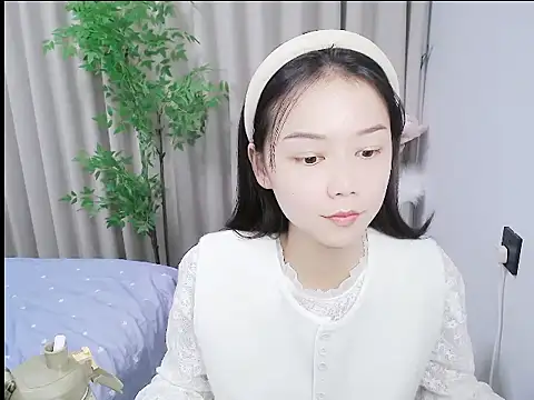 mili0923 online show from November 12, 2025, 5:35 pm