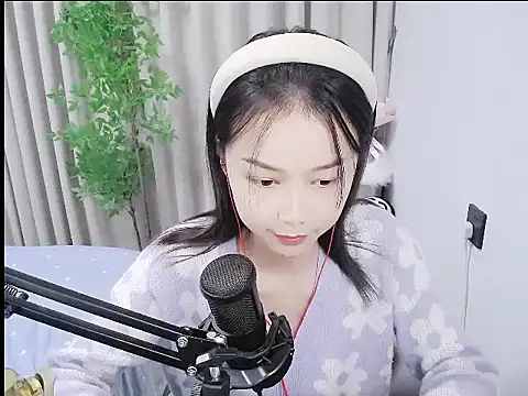 mili0923 online show from November 18, 2025, 6:01 pm