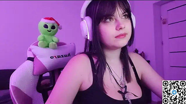 Snapshot of KristiBloom chatting on November 17, 2025, 9:09 pm KristiBloom online show from November 17, 2025, 9:09 pm