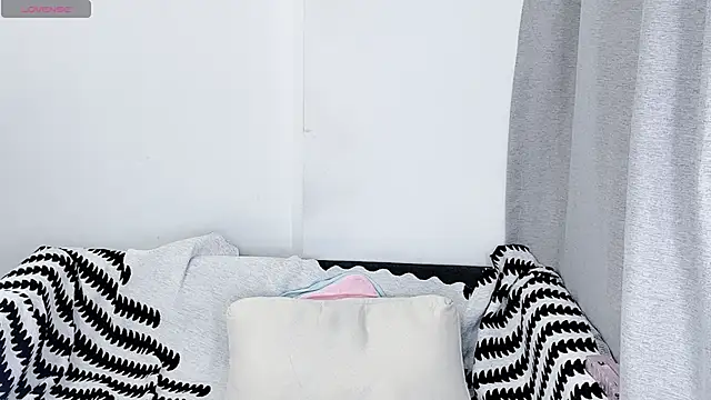 Snapshot of T-TeaR chatting on February 9, 2026, 2:26 am T-TeaR online show from February 9, 2026, 2:26 am