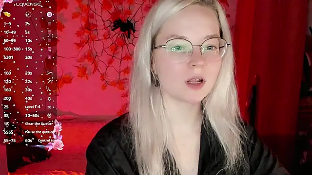 HoneyDazzle online show from November 5, 2025, 9:15 pm