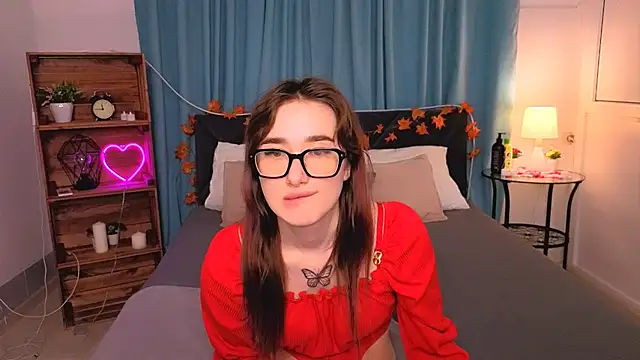 Olivia Grantt online show from December 3, 2025, 2:08 am