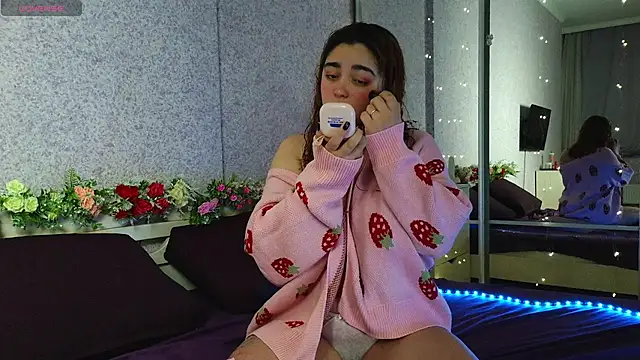 Snapshot of _Mary_Me chatting on November 28, 2025, 7:49 pm Mary Me online show from November 28, 2025, 7:49 pm