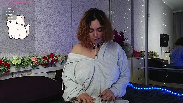 Snapshot of _Mary_Me chatting on December 1, 2025, 7:08 pm Mary Me online show from December 1, 2025, 7:08 pm