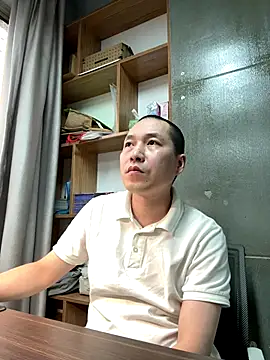 yichengm online show from October 20, 2025, 8:04 am