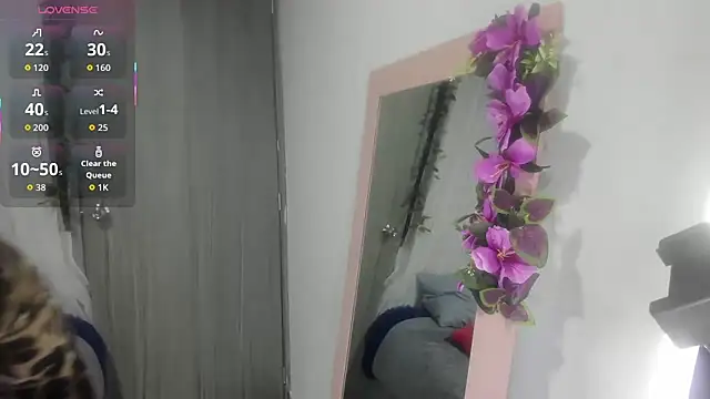 scarlett  m online show from November 26, 2025, 11:11 am