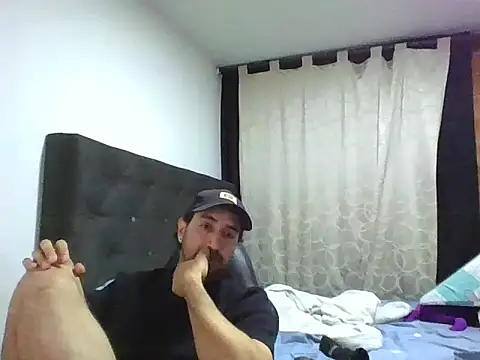 Snapshot of coolfriki chatting on June 25, 2026, 6:18 am coolfriki online show from June 25, 2026, 6:18 am