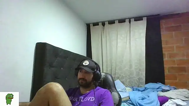Snapshot of coolfriki chatting on July 6, 2026, 4:31 am coolfriki online show from July 6, 2026, 4:31 am