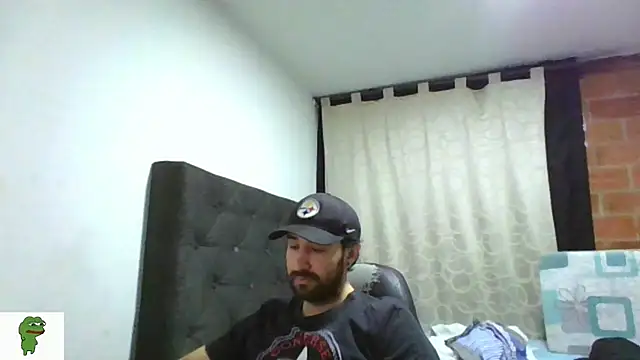 Snapshot of coolfriki chatting on July 12, 2026, 1:29 am coolfriki online show from July 12, 2026, 1:29 am