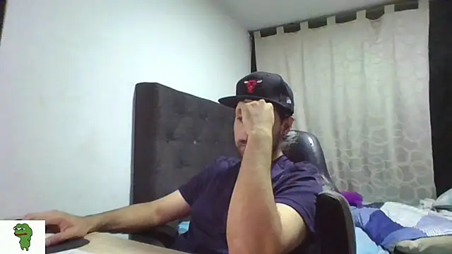 Snapshot of coolfriki chatting on July 17, 2026, 2:29 am coolfriki online show from July 17, 2026, 2:29 am
