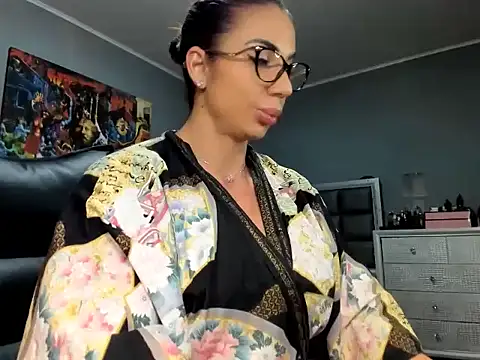 Snapshot of Alesyamuscledoll@xh chatting on November 28, 2025, 8:33 pm Alesyamuscledollxh online show from November 28, 2025, 8:33 pm