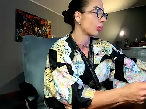 Alesyamuscledollxh online show from February 2, 2026, 7:45 pm