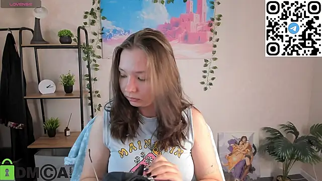 Nuura Moore online show from November 10, 2025, 12:53 am