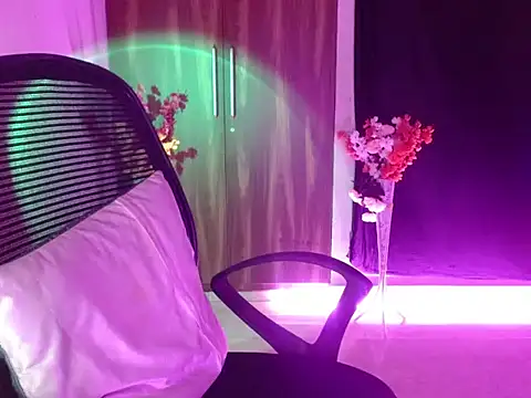 Roiseeee online show from April 10, 2026, 5:12 am