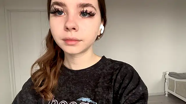 Snapshot of EhtelBiondi chatting on December 1, 2025, 8:19 am EhtelBiondi online show from December 1, 2025, 8:19 am