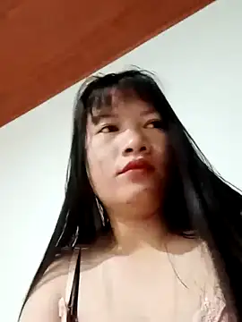 TrangNemo online show from October 18, 2025, 8:42 pm