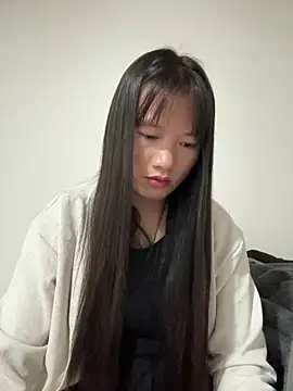 TrangNemo online show from November 12, 2025, 9:47 pm