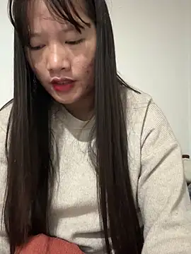 TrangNemo online show from November 13, 2025, 10:41 pm