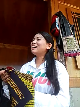 kun-love online show from October 13, 2025, 2:44 am