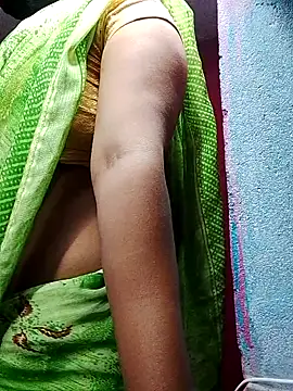 Snapshot of Cr_sonam chatting on October 22, 2025, 12:33 am Cr sonam online show from October 22, 2025, 12:33 am