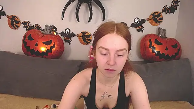 Evarey  online show from October 31, 2025, 5:30 am