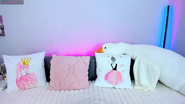 Evarey  online show from February 3, 2026, 5:16 am